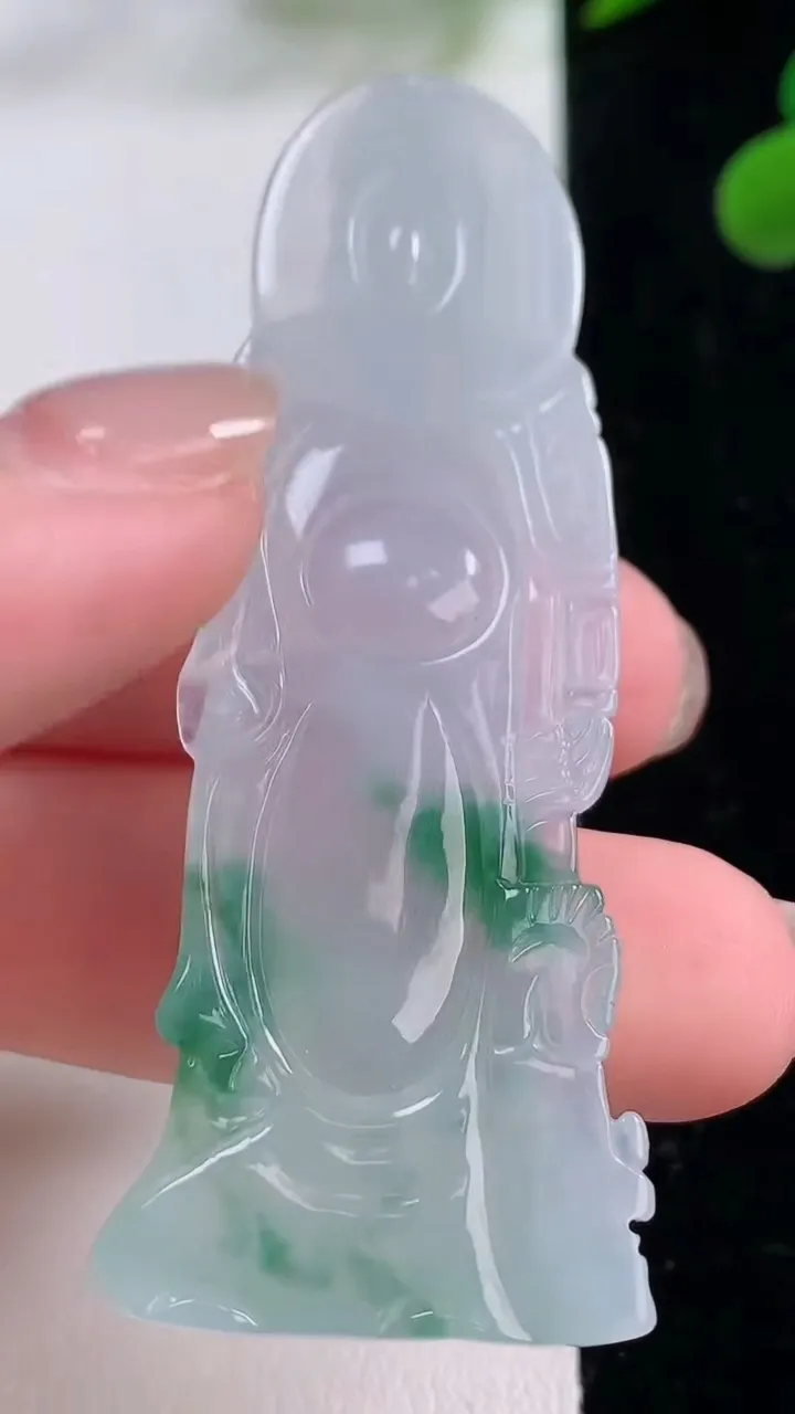 天然A货翡翠冰种飘花关公吊坠，尺寸61.3-24-5.2，重量:13.71g
11月25日