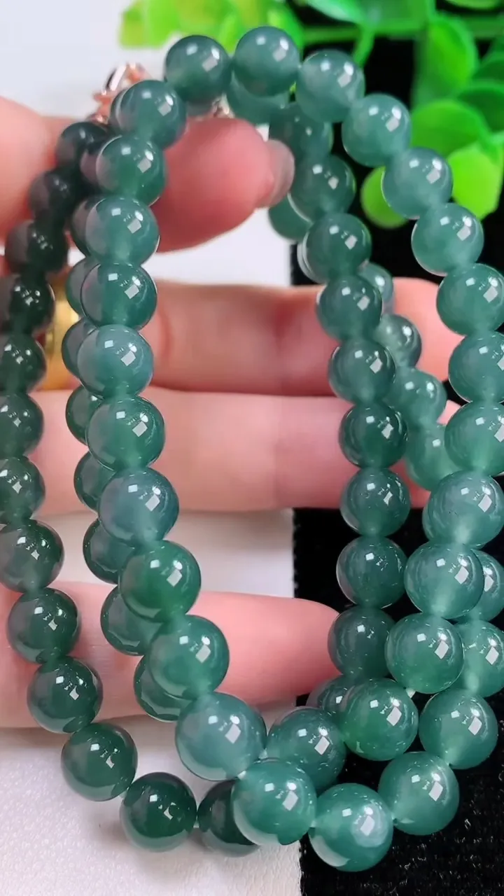 天然A货翡翠圆珠项链，尺寸7.7-75颗，重量:64.41g
11月25日