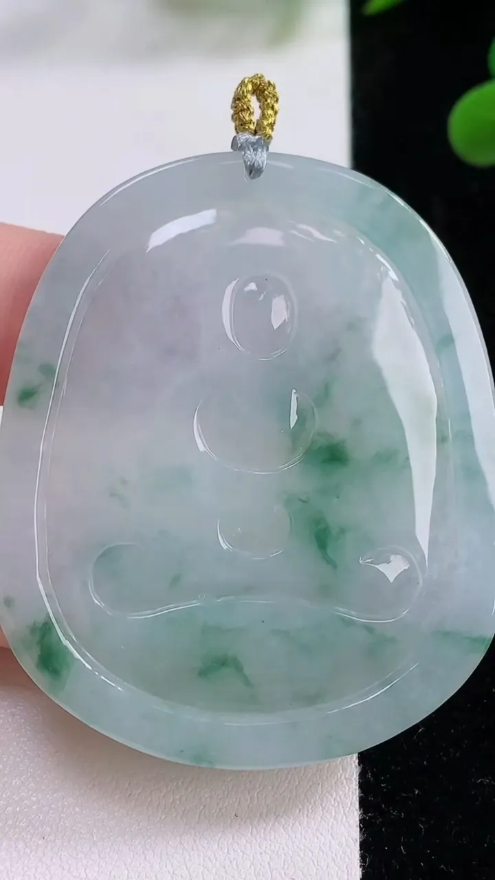 天然A货翡翠冰种飘花阿弥陀佛吊坠，尺寸53-44.7-4.9，重量:25.82g
11月25日