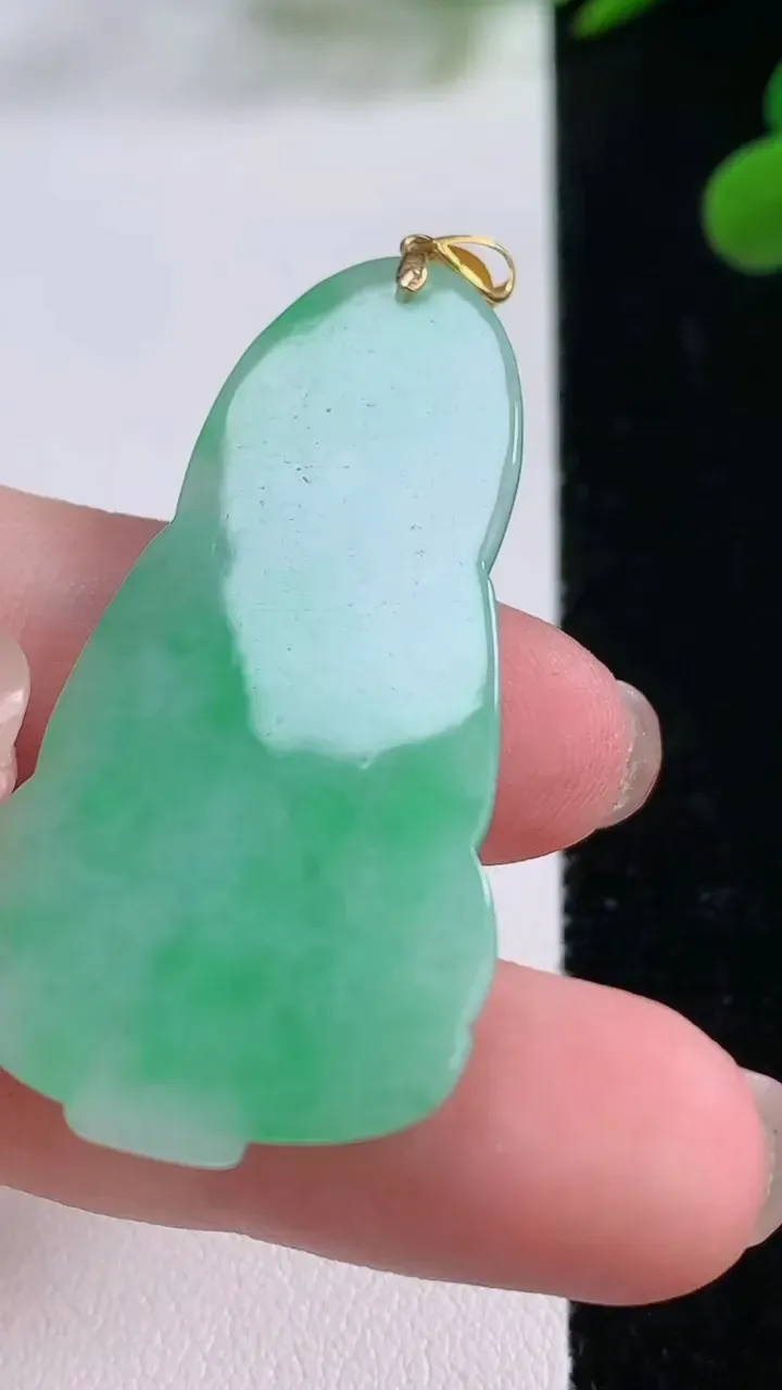 天然A货翡翠观音菩萨吊坠，尺寸43.8-23.8-5.2，重量:11.54g
11月25日