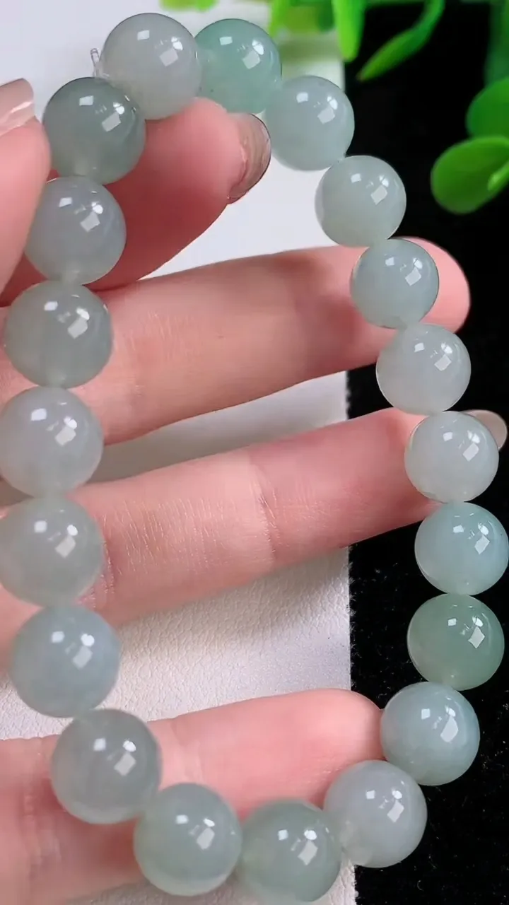 天然A货翡翠圆珠手串，尺寸9.3-20颗，重量:29.30g11月25日
工厂直销收藏佳品,种好水足