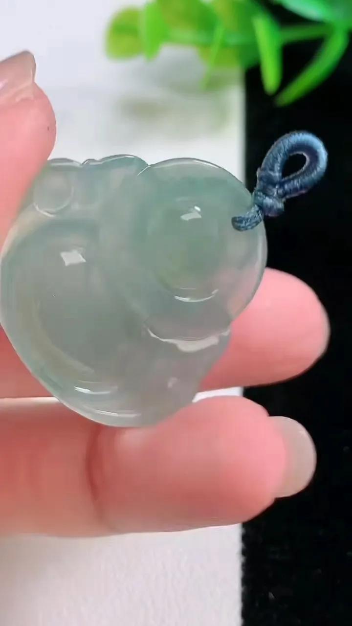 天然A货翡翠佛公吊坠，尺寸29-32.4-5.9，重量:8.43g
11月25日