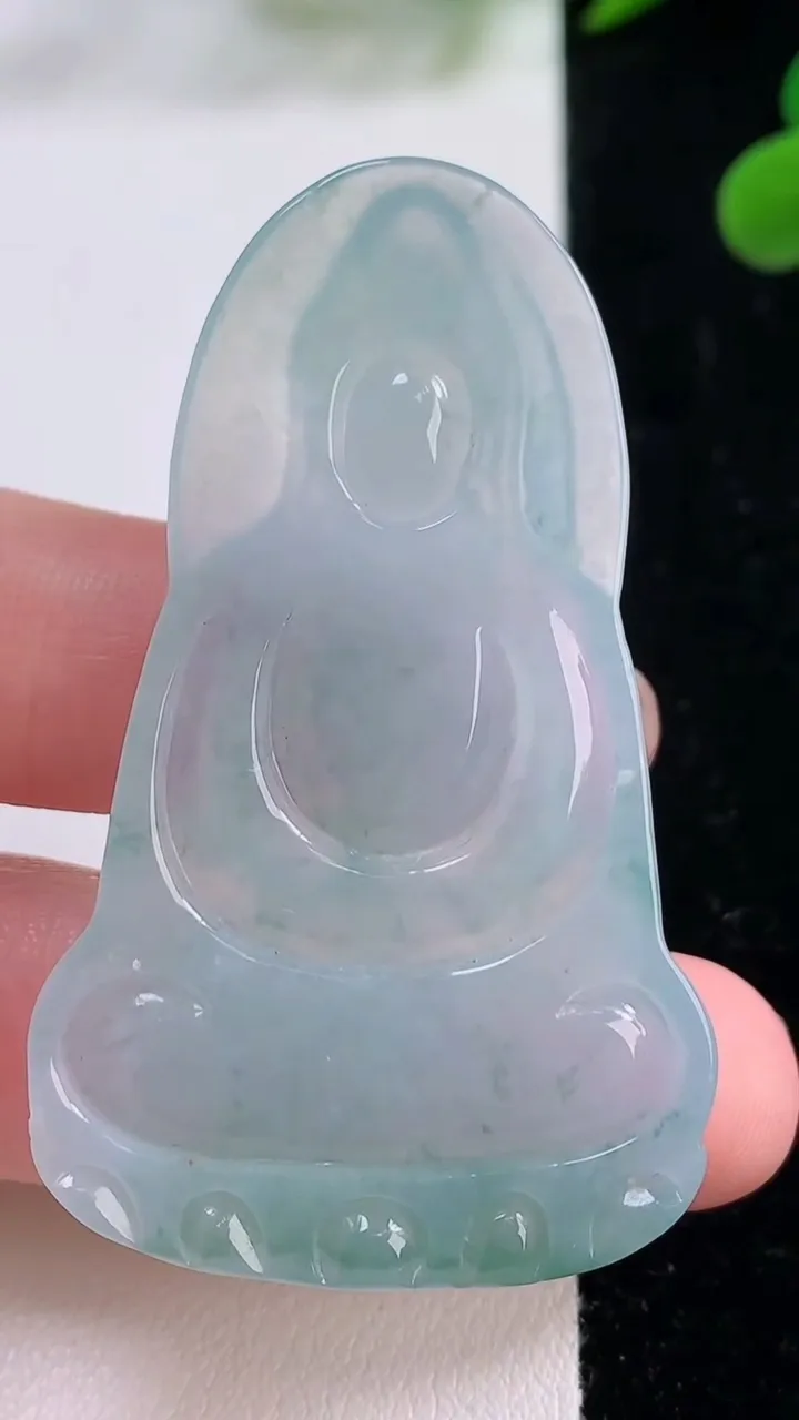 天然A货翡翠冰种飘花观音菩萨吊坠，尺寸54-32.7-5.9，重量:17.23g
11月25日