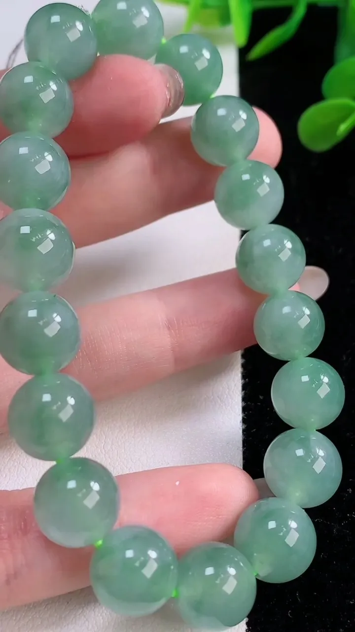 天然A货翡翠圆珠手串，尺寸11-18颗，重量:41.95g11月25日
工厂直销收藏佳品,种好水足，