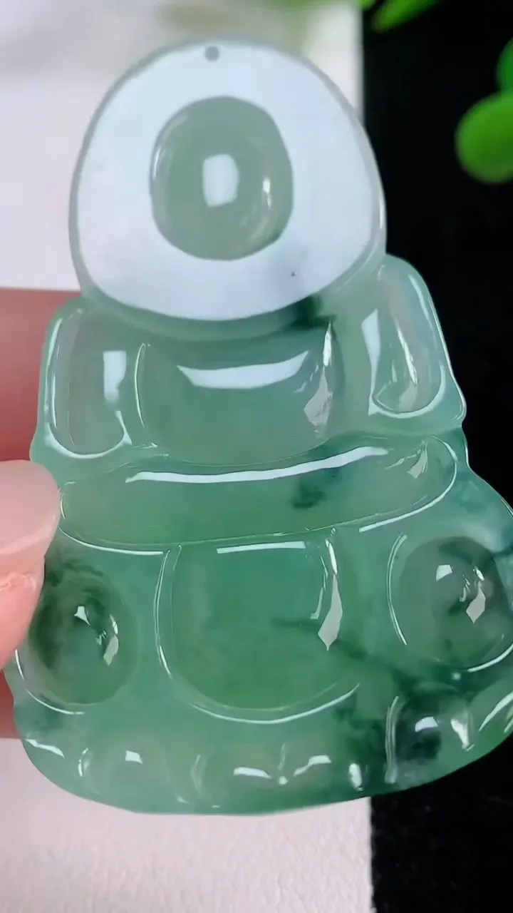 天然A货翡翠观音菩萨吊坠，尺寸59.4-36-5.3，重量:22.15g
11月25日