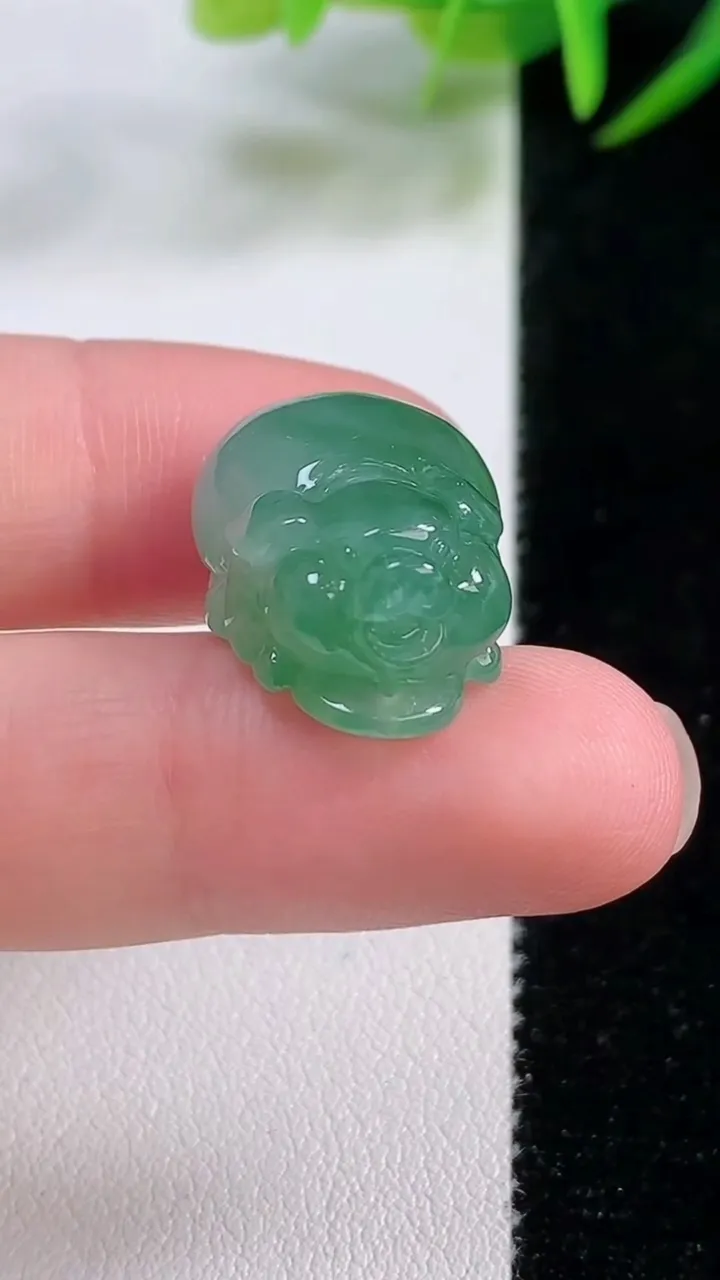 天然A货翡翠貔貅吊坠，尺寸20-15.6-10.6，重量:6.68g
11月25日