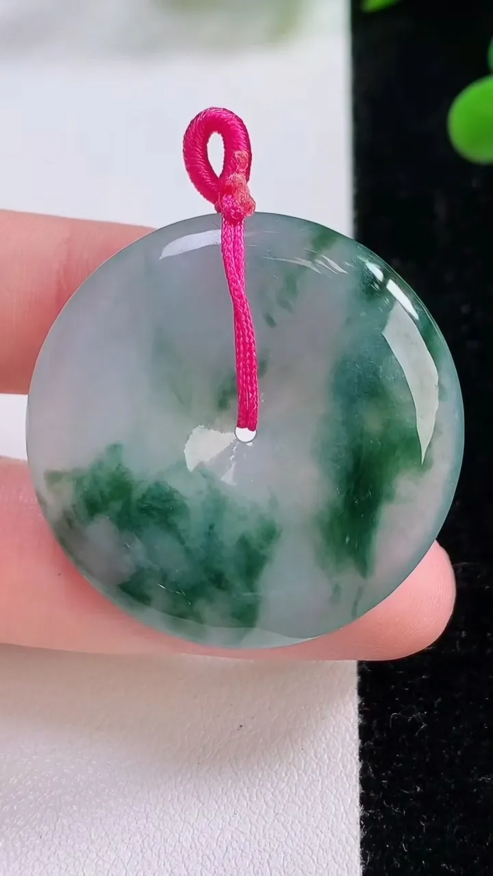 天然A货翡翠冰种飘花平安扣吊坠，尺寸35-5.5，重量:15.53g
11月25日