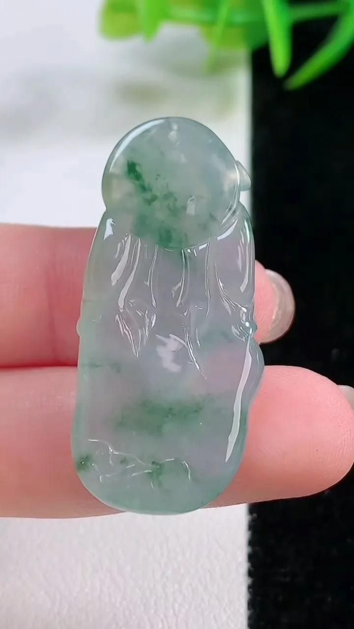 天然A货翡翠冰种飘花财神爷吊坠，尺寸39.6-16.8-5.2，重量:9.01g
11月26日