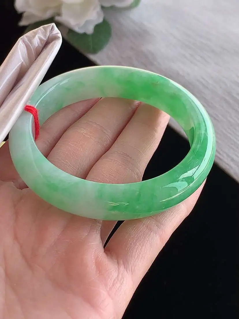 a货翡翠老坑冰种飘绿正装正圈手镯54-55圈口  尺寸54.7×12.8×7.8mm 1125
