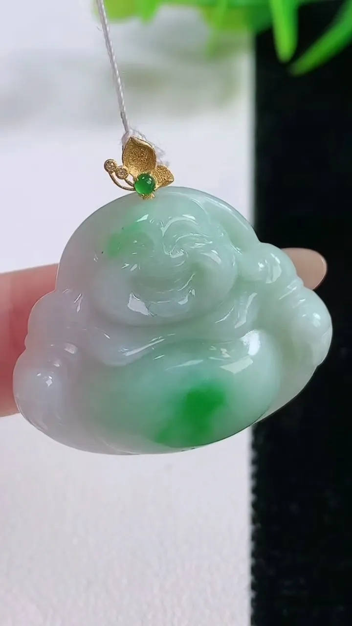 天然A货翡翠佛公吊坠，尺寸25-30-5.8，重量:6.43g
11月26日