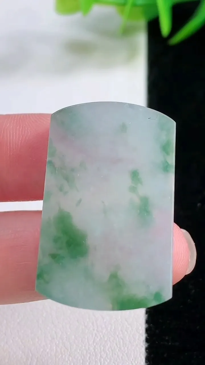 天然A货翡翠冰种飘花无事牌镶嵌件，尺寸33-20.6-5，重量:11.03g
11月26日