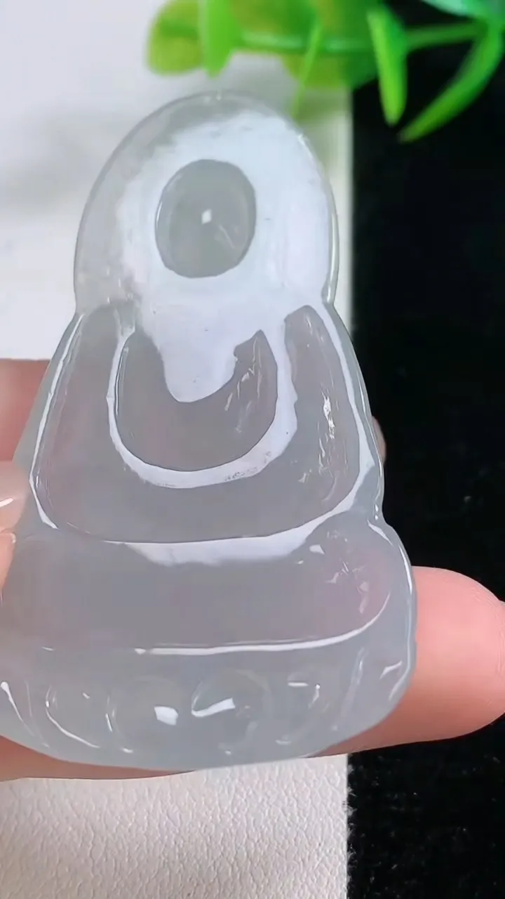 天然A货翡翠观音菩萨吊坠，尺寸58.8-34-5.3，重量:19.14g
11月26日