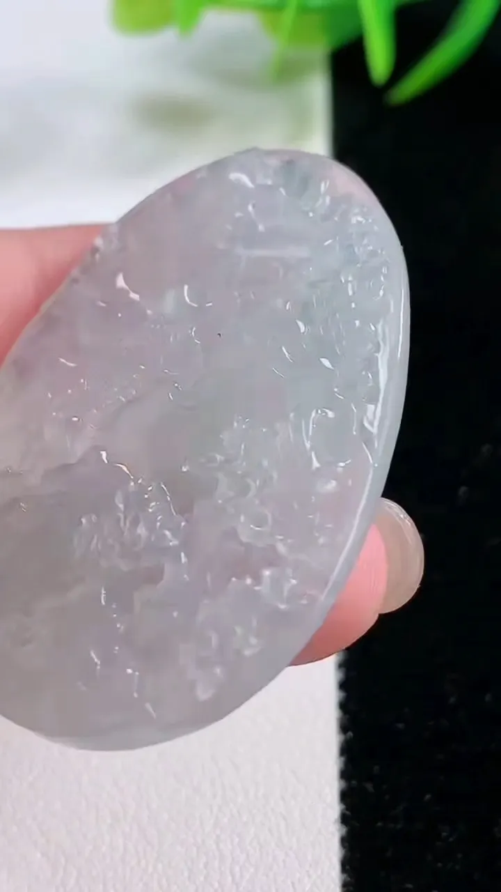 天然A货翡翠山水牌吊坠，尺寸46-32.3-5.2，重量:17.30g
11月26日