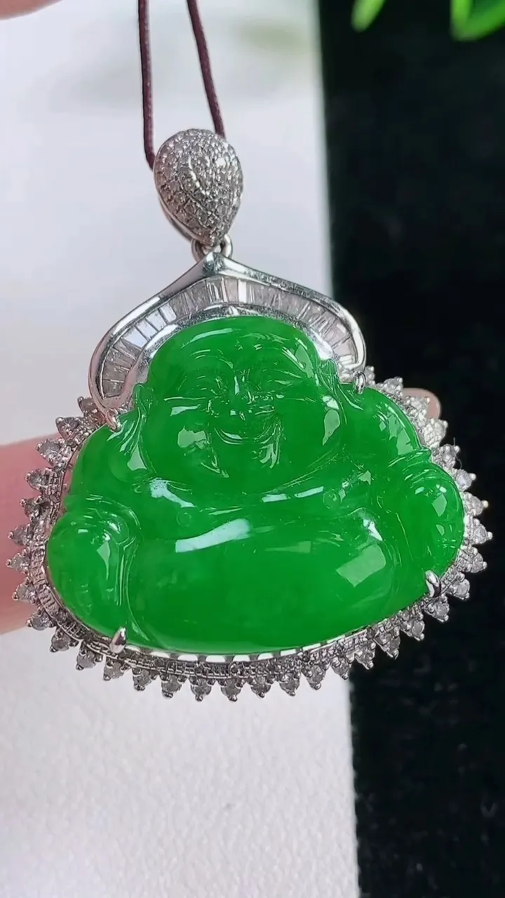 天然A货翡翠佛公吊坠，尺寸39.3-33.6-9.8，裸石22.7-28重量:16.18g
11月2