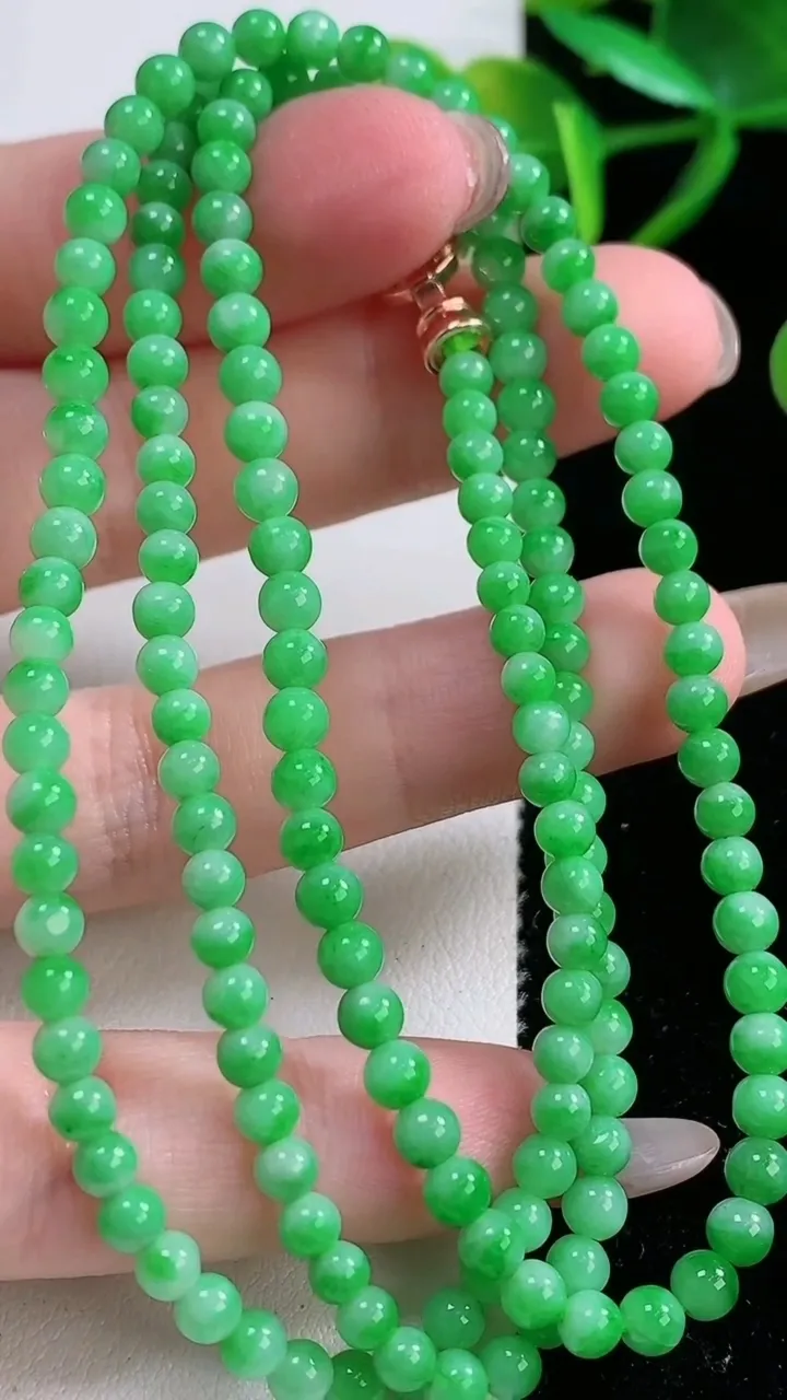 天然A货翡翠圆珠项链，尺寸3.5-161颗，重量:15.91g
11月26日