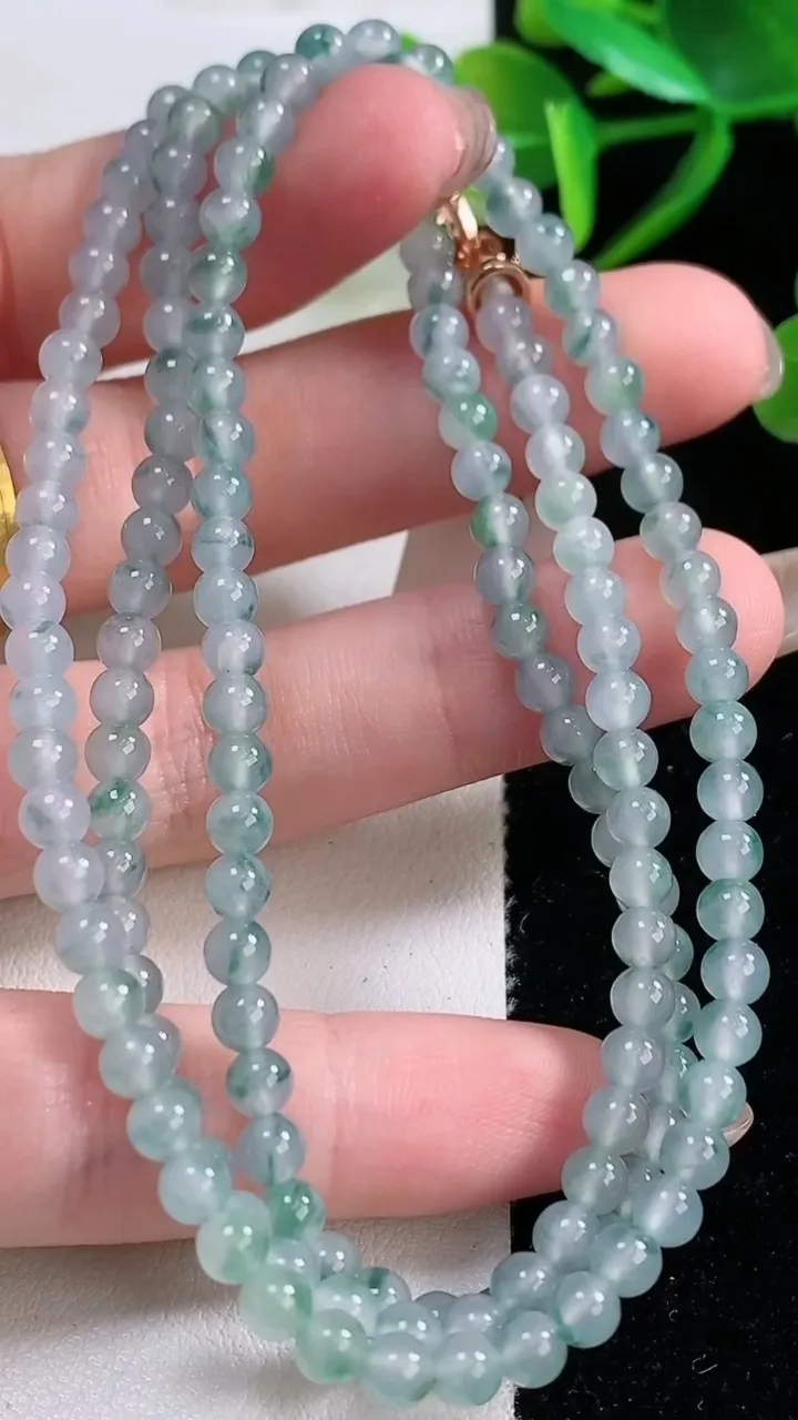 天然A货翡翠种飘花小米珠项链，尺寸4-154颗，重量:19.35g11月26日
工厂直销收藏佳品,种好水足，色泽均匀，有种有色，上手高大气！
