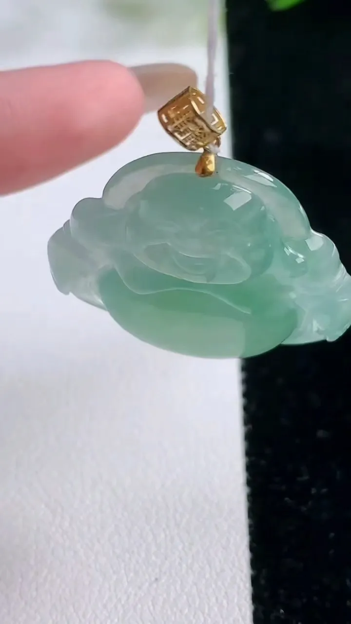天然A货翡翠佛公吊坠，尺寸29.3-31.5-5.8，重量:8.53g
11月26日