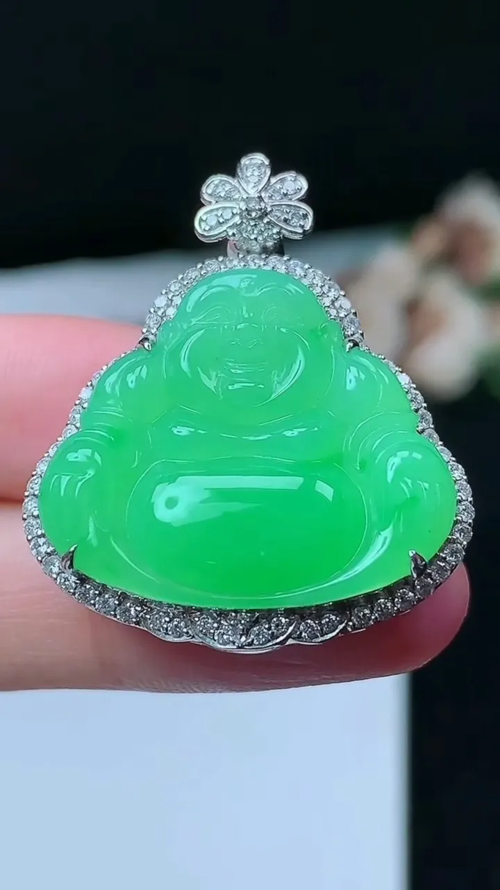 天然A货翡翠佛公吊坠，尺寸35-29-10.7，裸石22.8-26.4，重量:10.85g
11月26日