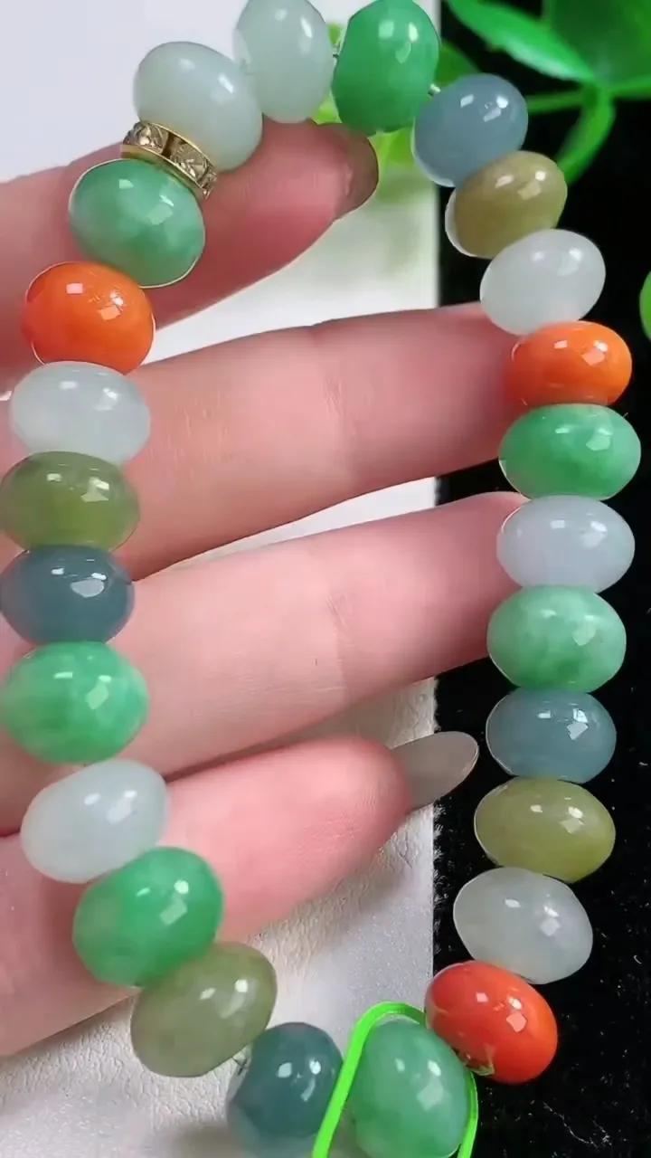 天然A货翡翠三彩算盘珠手串，尺寸10-6.1-25颗，重量:37.25g11月26日
工厂直销收藏佳品,种好水足，色泽均匀，有种有色，上手高大气！