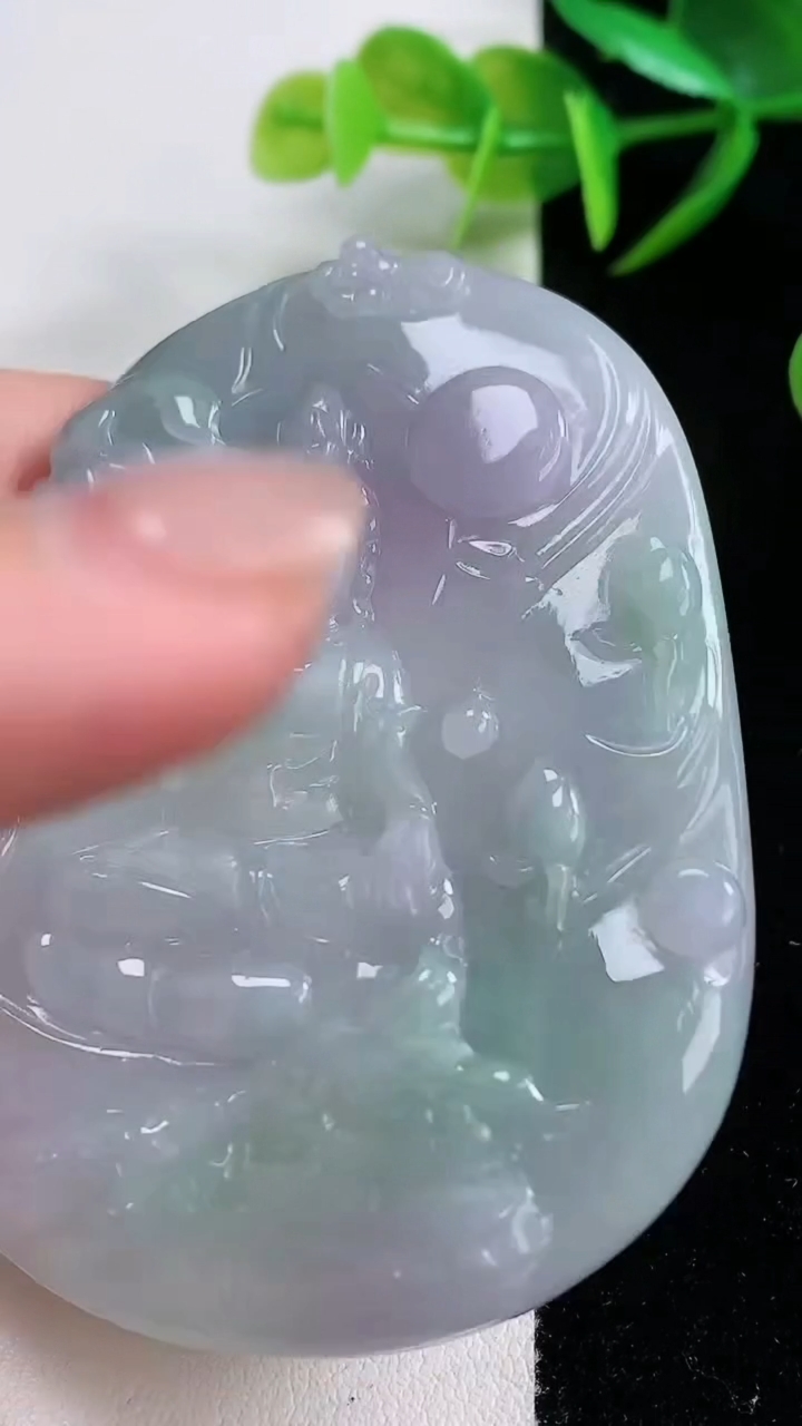 天然A货翡翠春带彩紫罗兰文殊菩萨吊坠，尺寸67.5-51-6，重量:42.92g
11月26日