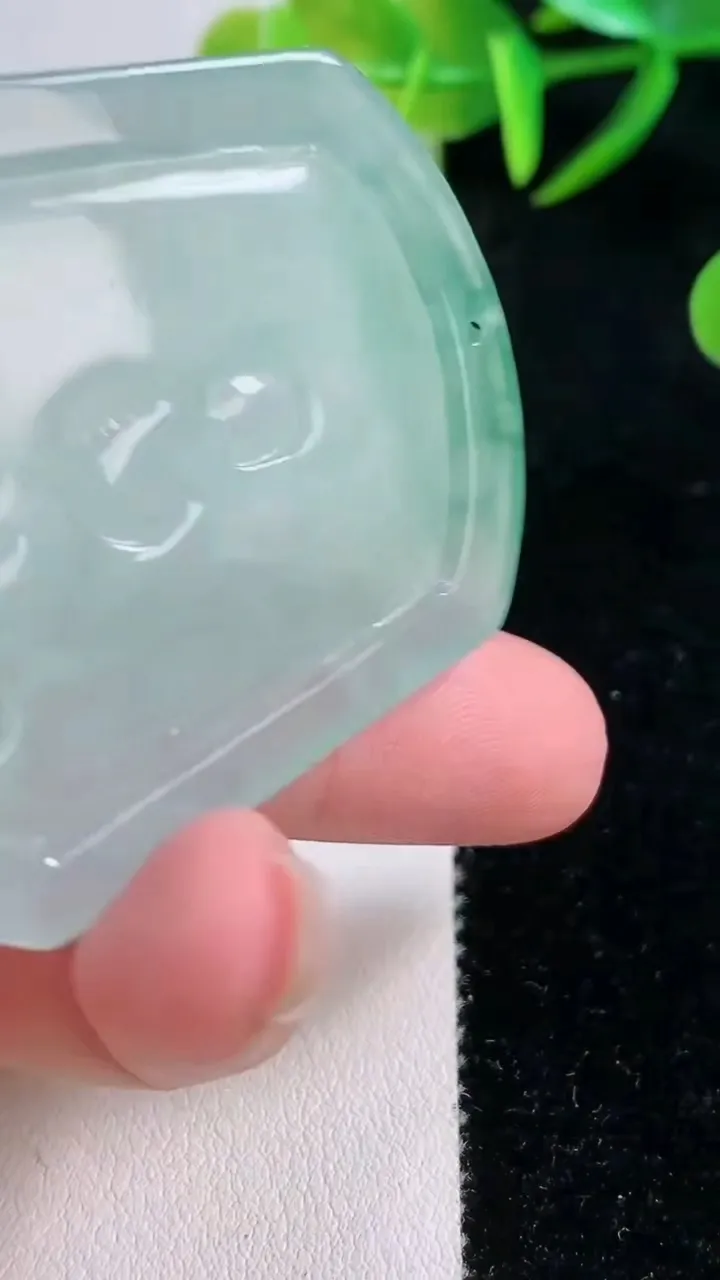 天然A货翡翠阿弥陀佛吊坠，尺寸53-44.3-5.9，重量:28.30g
11月26日