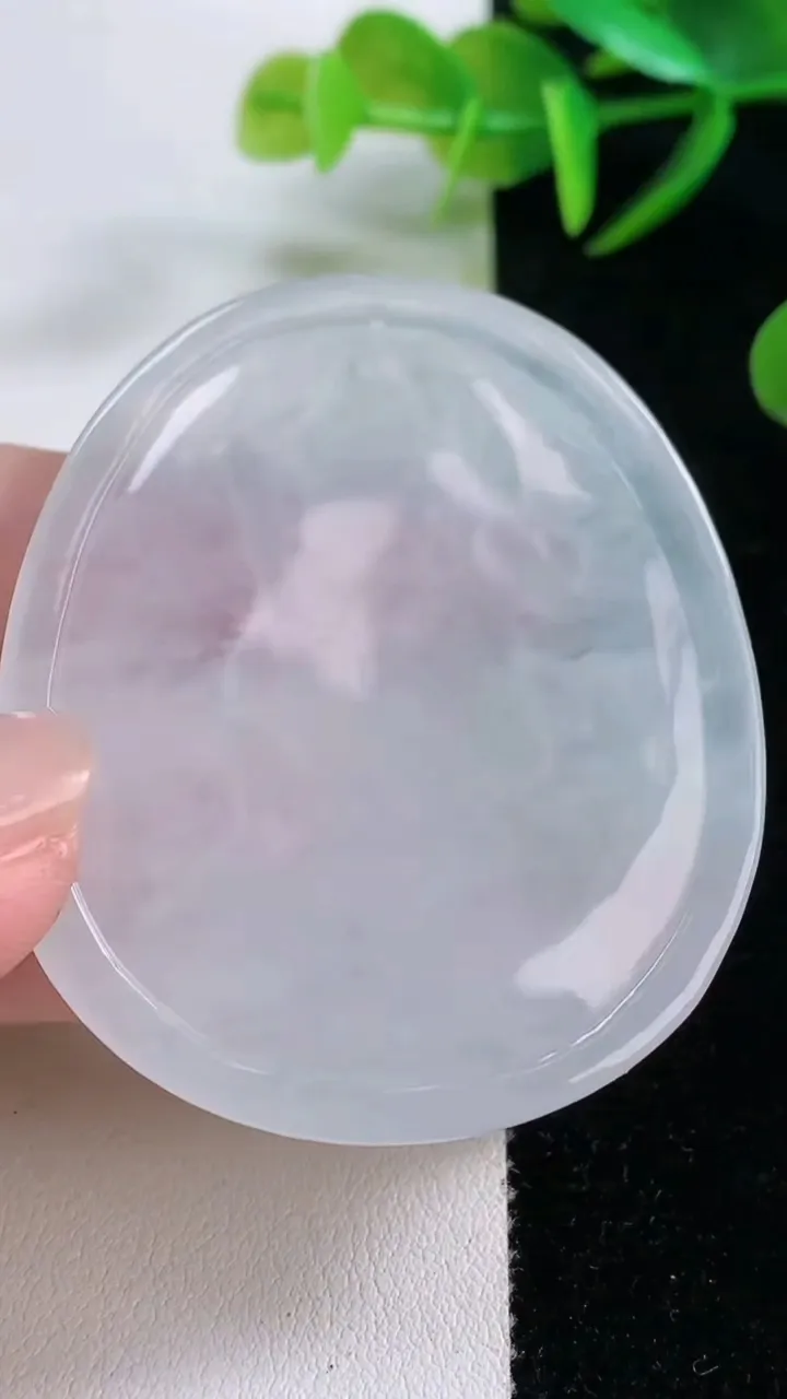 天然A货翡翠虚空藏菩萨吊坠，尺寸52.5-45-4.9，重量:23.41g
11月26日