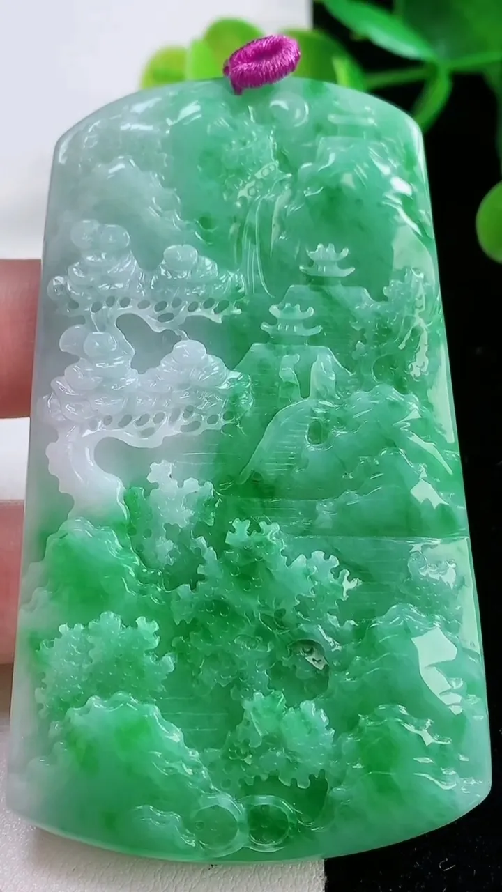 天然A货翡翠山水牌吊坠，尺寸76.7-45-5.6，重量:44.67g
11月26日