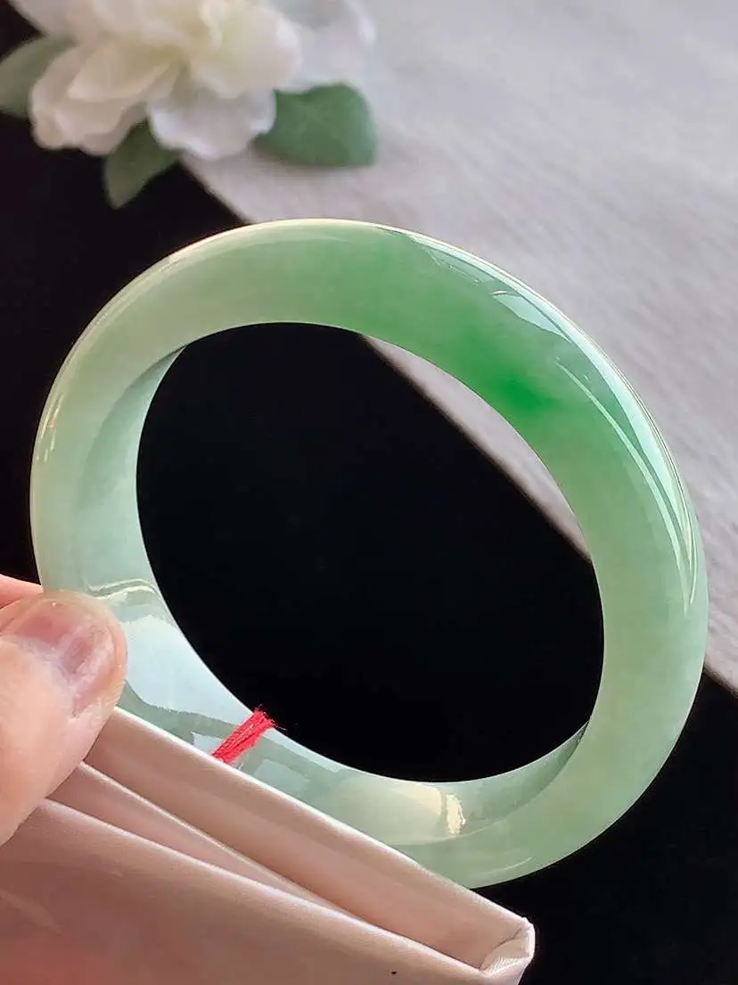 a货翡翠老坑冰种飘绿正装正圈手镯57-58圈口  尺寸57.8×13.8×8.3mm 1125