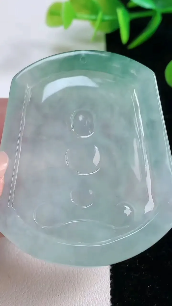 天然A货翡翠阿弥陀佛吊坠，尺寸53-44.3-5.9，重量:28.30g
11月26日