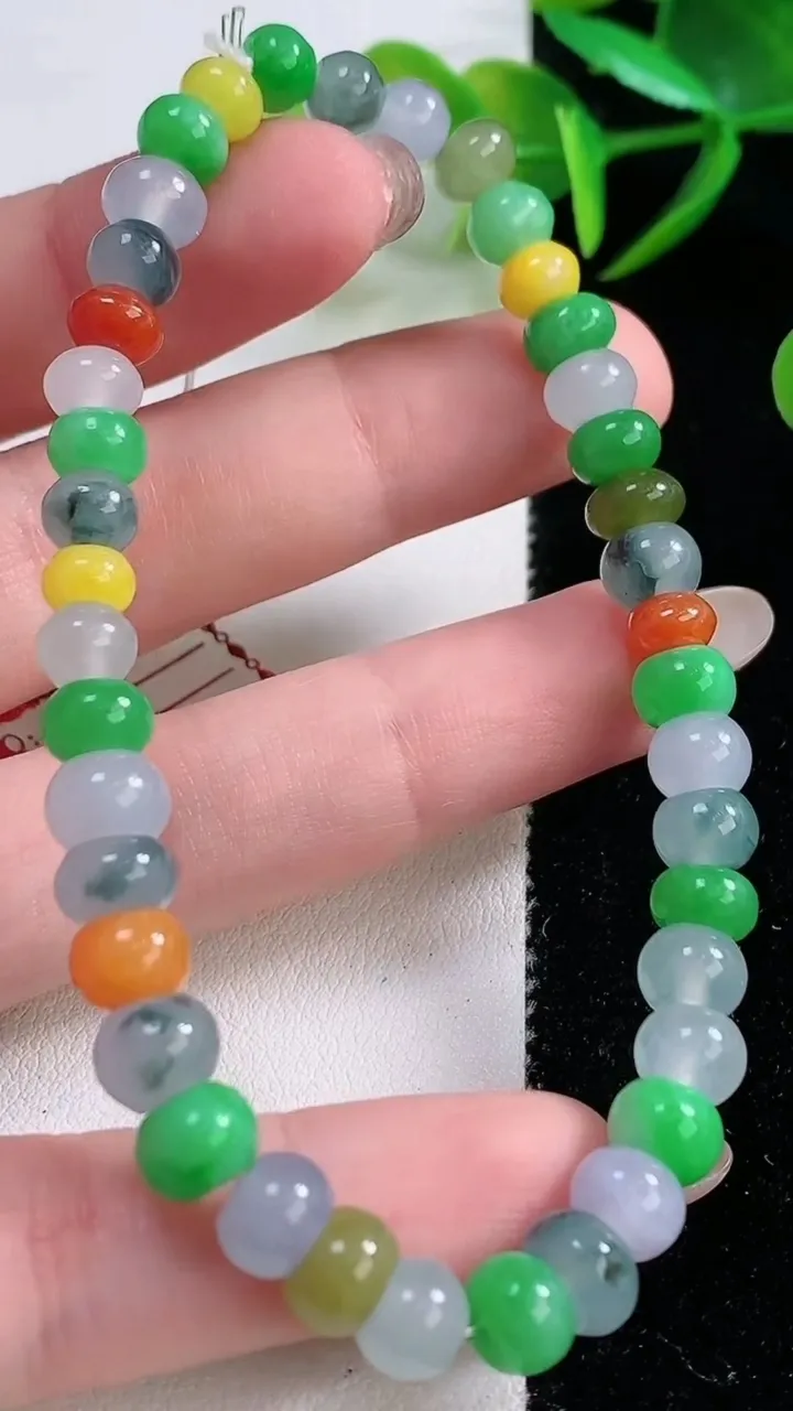 天然A货翡翠三彩算盘珠手串，尺寸6.3-4-41颗，重量:16.93g11月26日
工厂直销收藏佳品