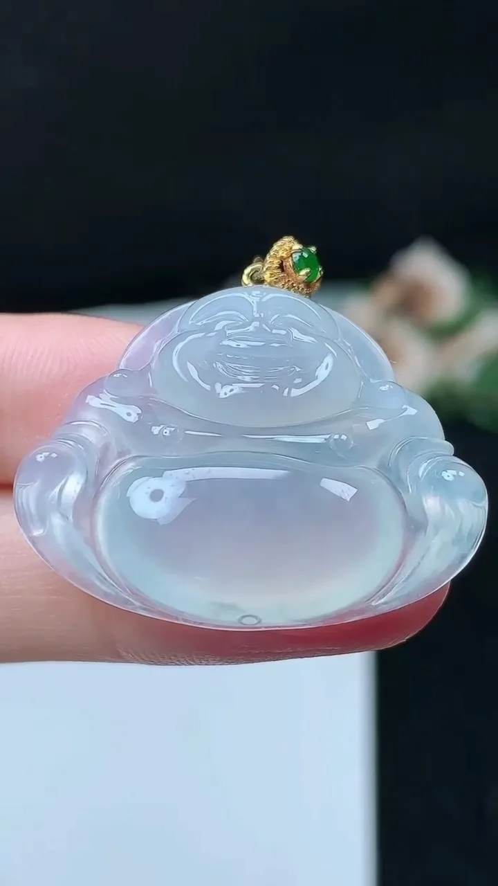 天然A货翡翠白冰佛公吊坠，尺寸24.3-33-6.7，重量:8.84g
11月26日