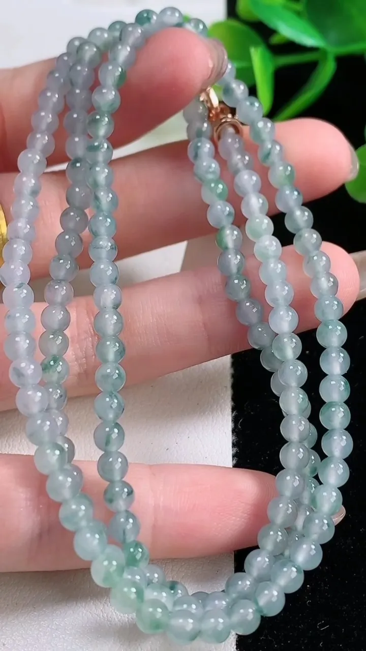 天然A货翡翠种飘花小米珠项链，尺寸4-154颗，重量:19.35g11月26日
工厂直销收藏佳品,种