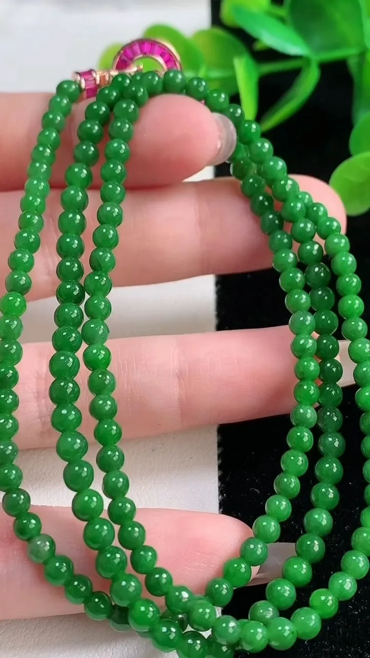 天然A货翡翠小米珠项链，尺寸3.4-156颗，重量:16.57g11月26日
工厂直销收藏佳品,种好
