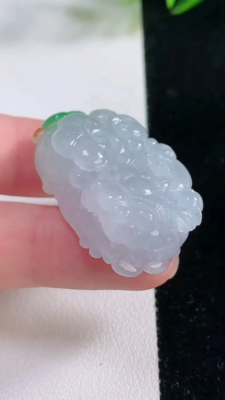 天然A货翡翠霸王貔貅吊坠，尺寸34.4-26-13，重量:21.31g
11月26日