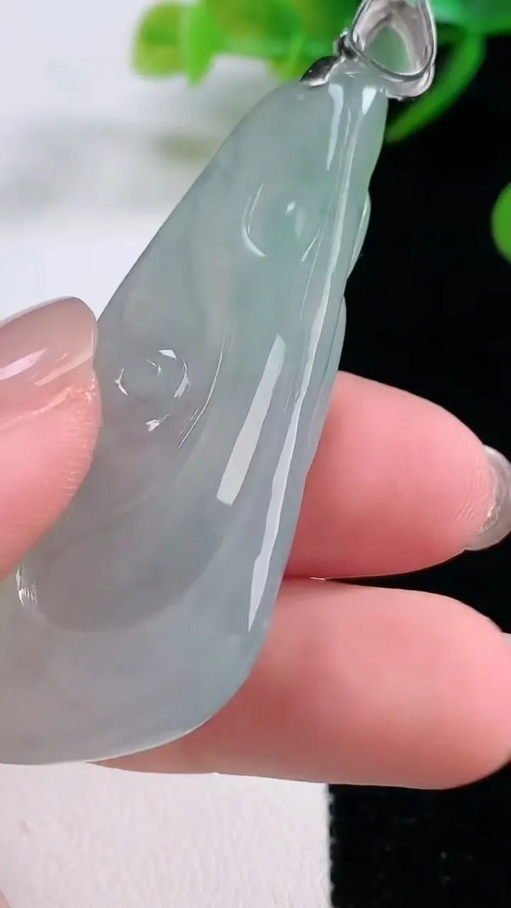 天然A货翡翠无相佛吊坠，尺寸54.4-20.2-8.5，重量:16.19g
11月26日