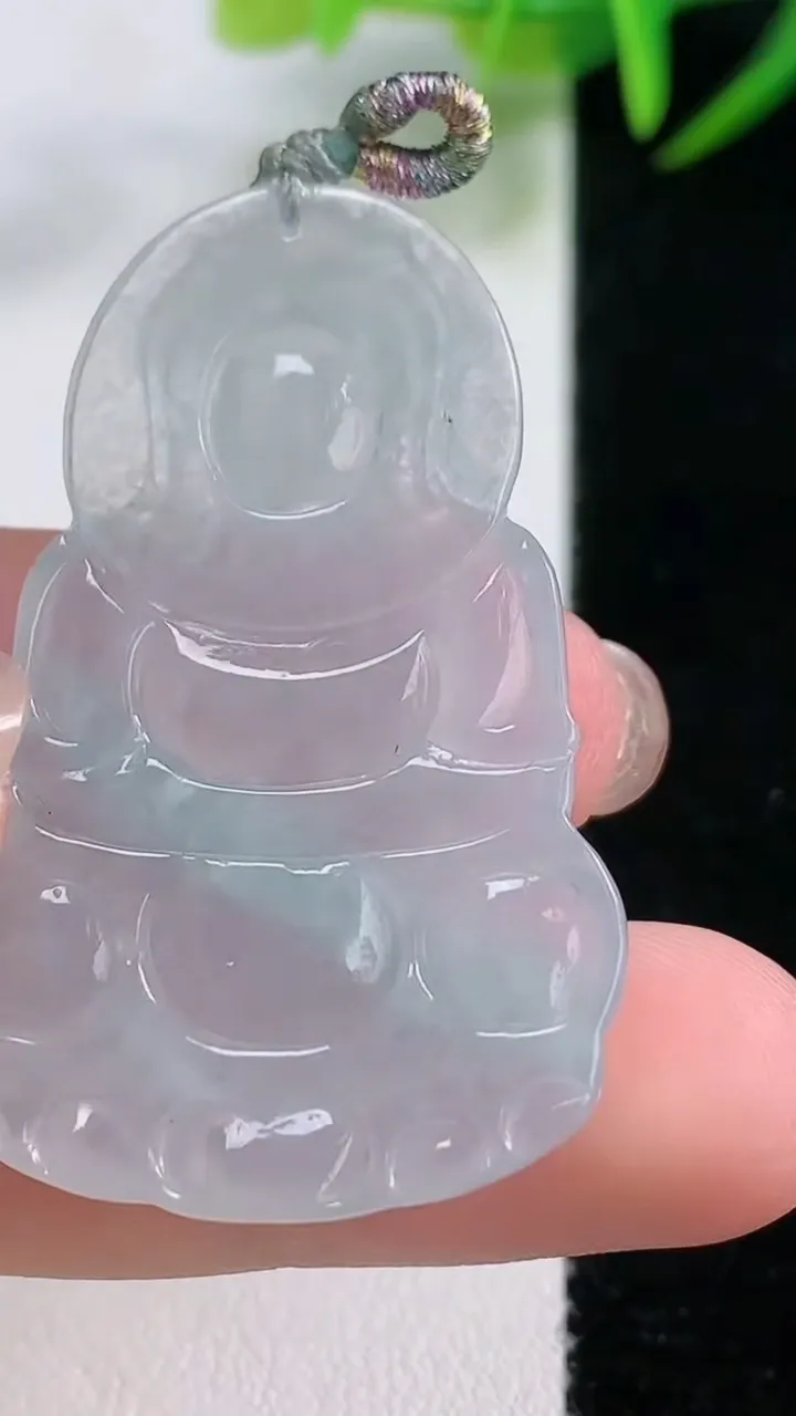 天然A货翡翠观音菩萨吊坠，尺寸43.4-27.6-4.5，重量:9.60g
11月26日