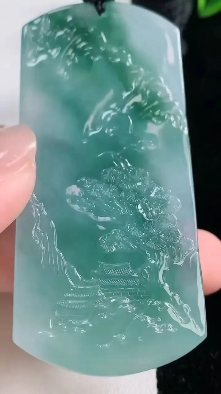 天然A货翡翠种飘花生肖虎吊坠，尺寸66.5-32-12.5，重量:57.92g
11月26日