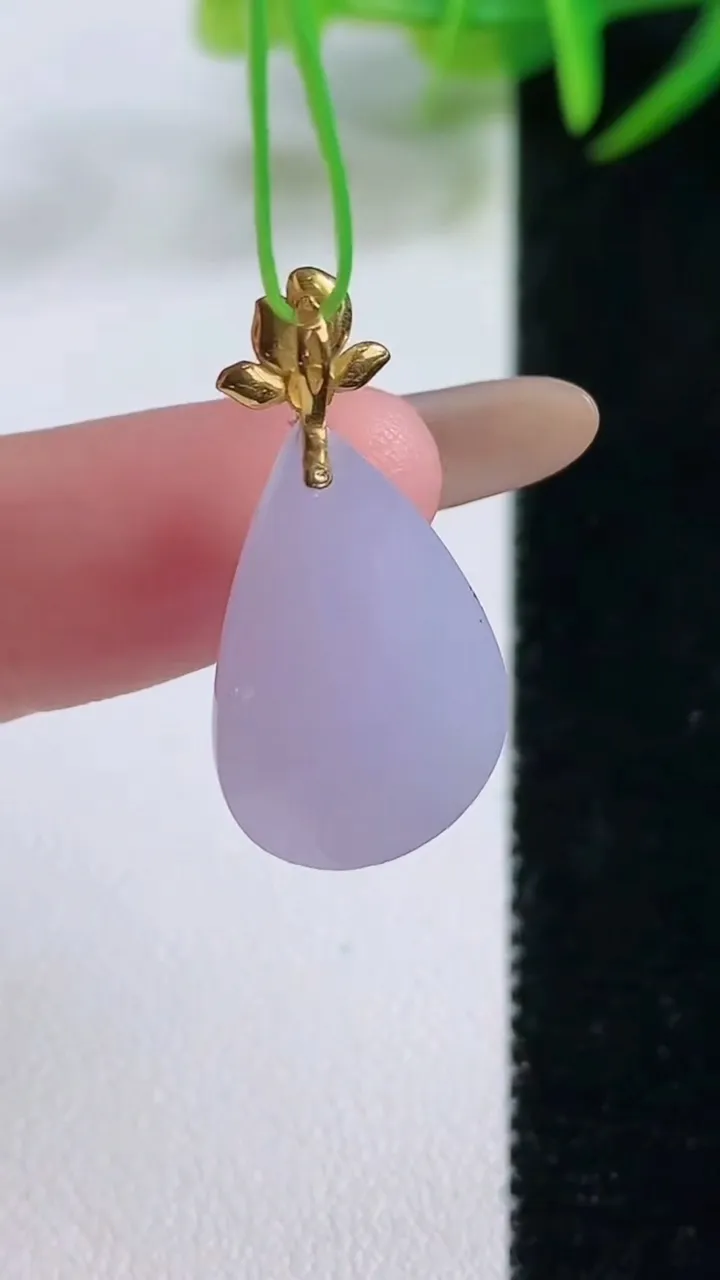 天然A货翡翠18K金紫罗兰水滴吊坠，尺寸21-13-8.5，重量:3.82g
11月26日