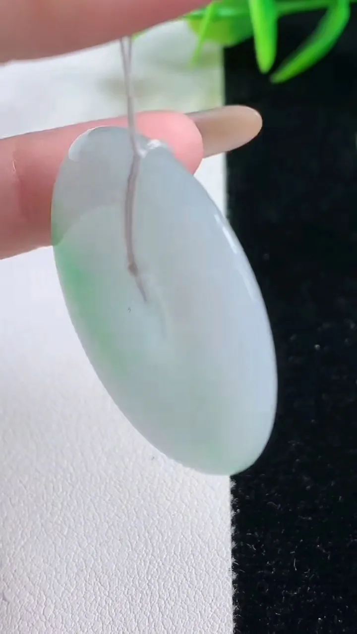 天然A货翡翠平安扣吊坠，尺寸37-5.3，重量:18.34g
11月26日