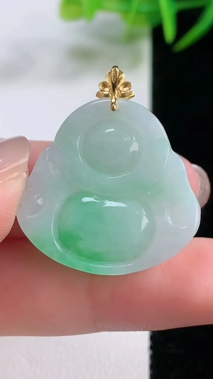 天然A货翡翠佛公吊坠，尺寸25.7-26.6-8.8，重量:8.85g
11月26日