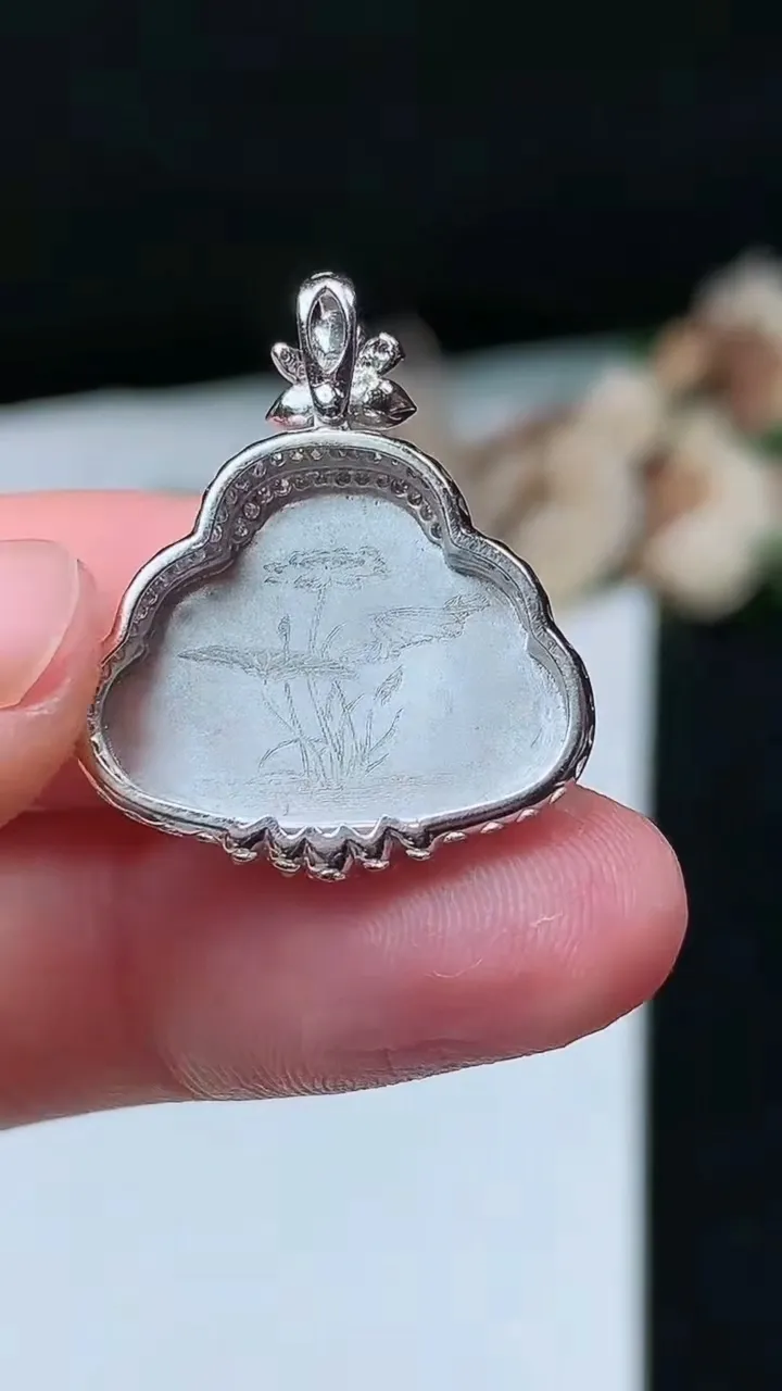 天然A货翡翠佛公吊坠，尺寸24.8-21-6.2，裸石14.3-18.9
11月26日