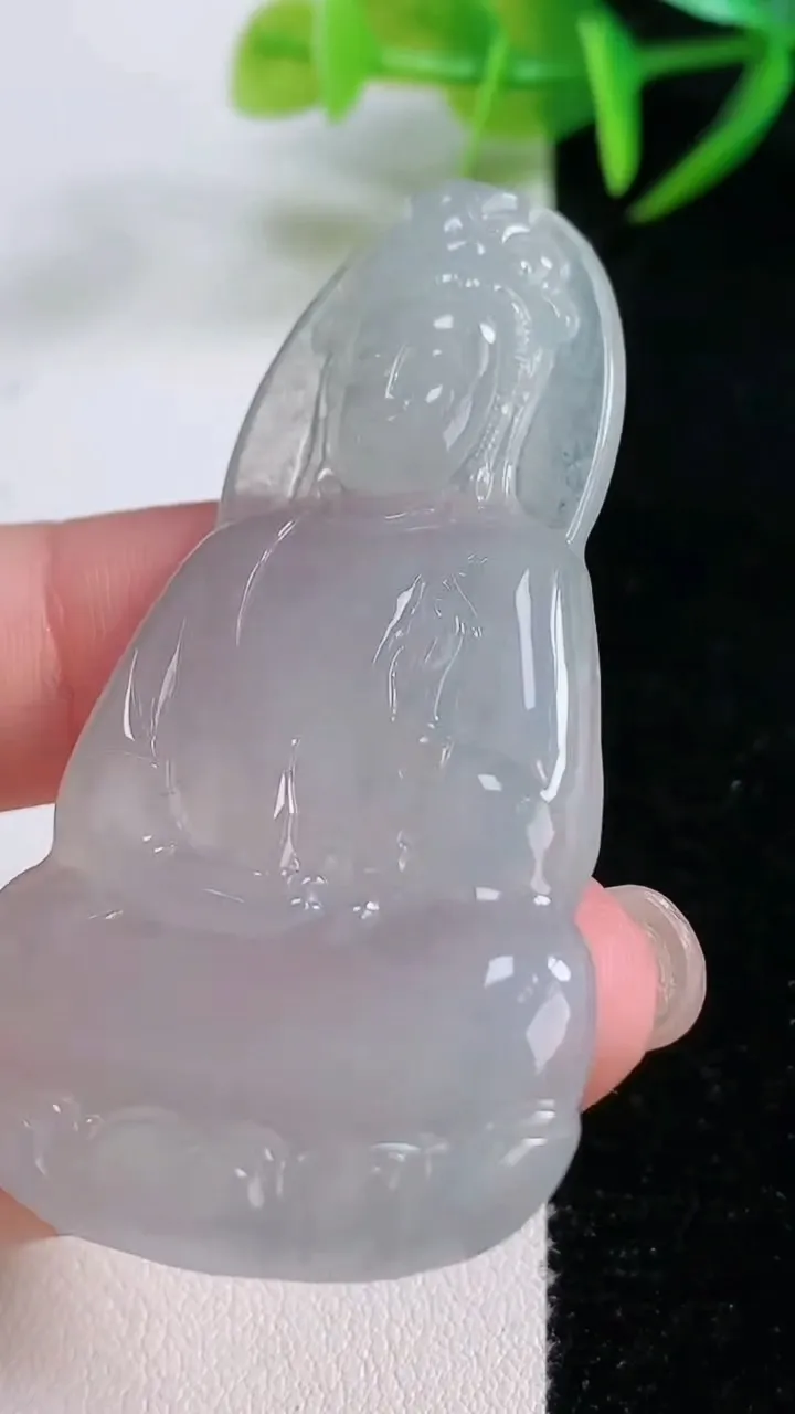 天然A货翡翠观音菩萨吊坠，尺寸58.8-34-5.3，重量:19.14g
11月26日