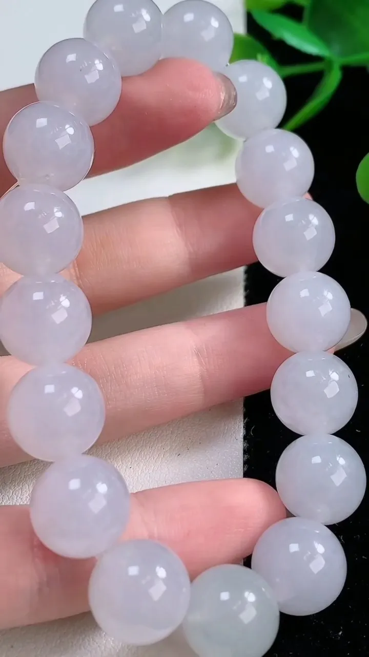 天然A货翡翠圆珠手串，尺寸12-17颗，重量:56.40g11月26日
工厂直销收藏佳品,种好水足，色泽均匀，有种有色，上手高大气！