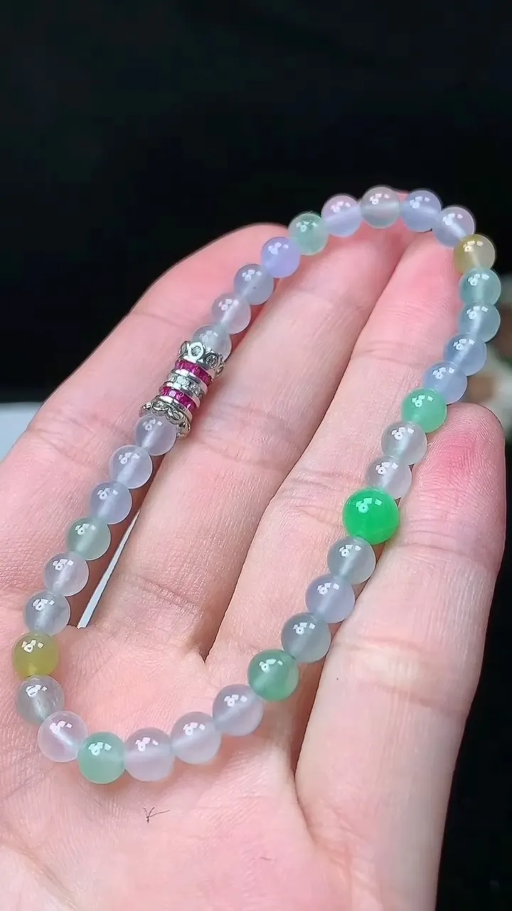 天然A货翡翠三彩圆珠手串，尺寸4.9-35颗，重量:8.49g11月26日
工厂直销收藏佳品,种好水