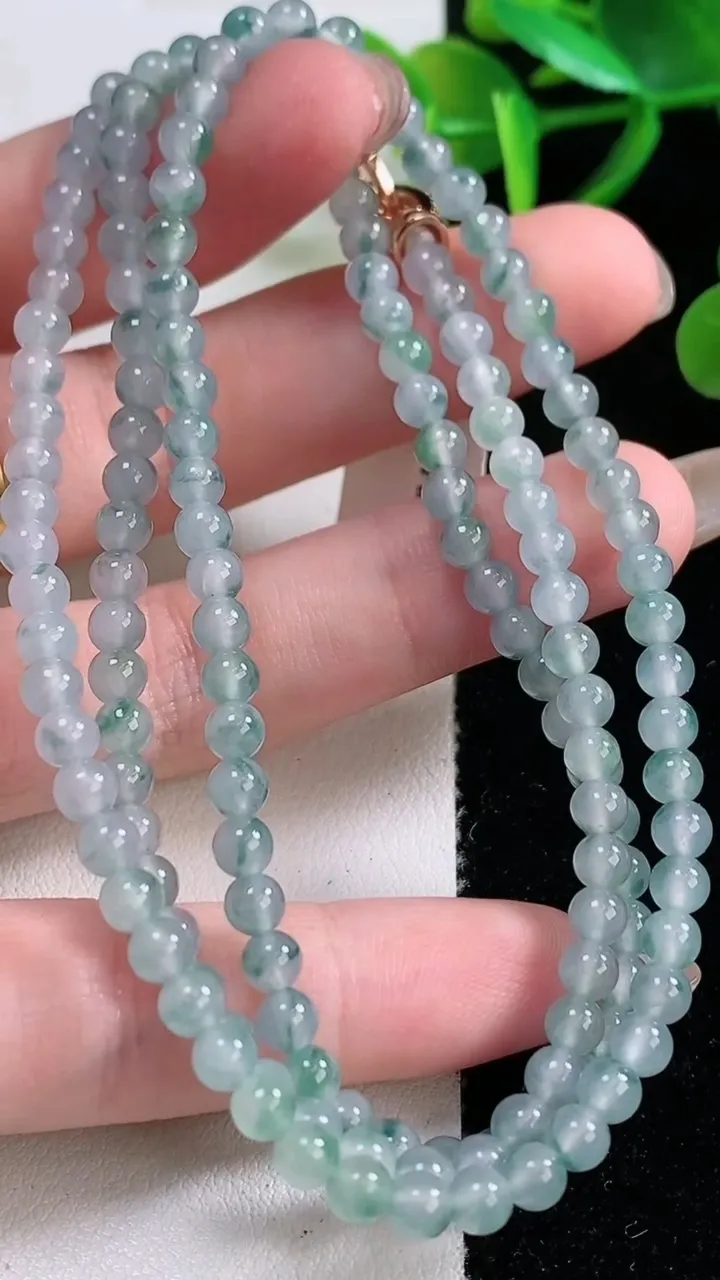 天然A货翡翠种飘花小米珠项链，尺寸4-154颗，重量:19.35g11月26日
工厂直销收藏佳品,种好水足，色泽均匀，有种有色，上手高大气！