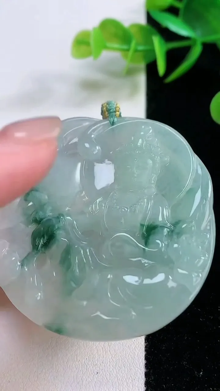 天然A货翡翠飘花普贤菩萨吊坠，尺寸52-50.4-5.5，重量:28.90g
11月26日