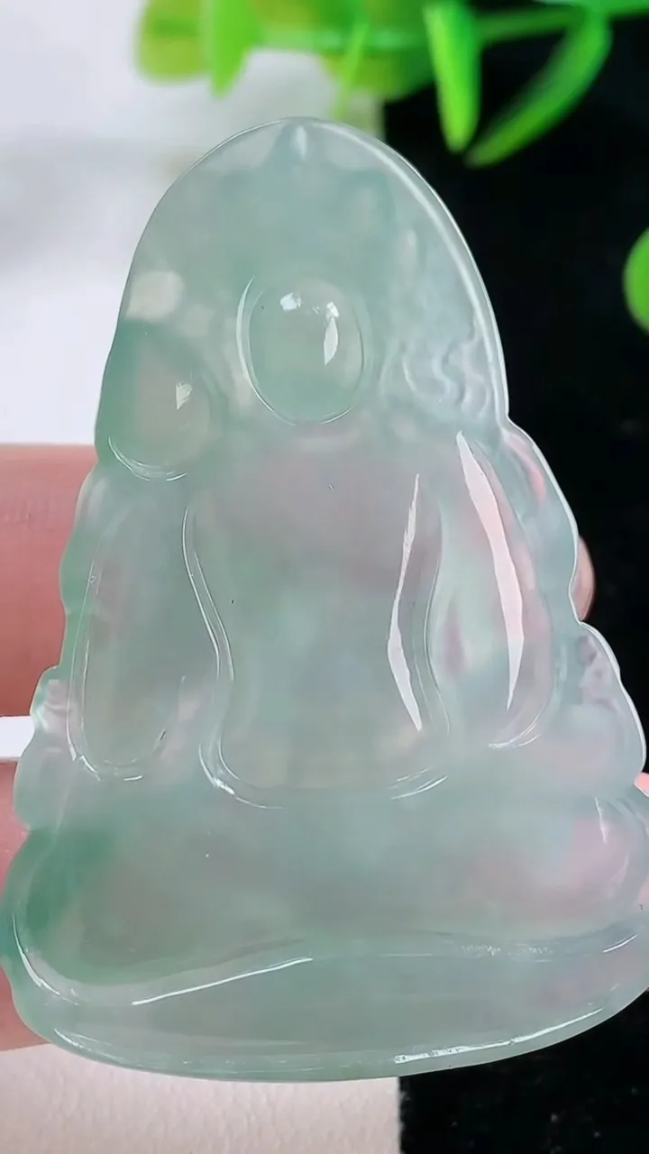 天然A货翡翠大势至菩萨吊坠，尺寸52.2-36.5-6.1，重量:18.42g
11月26日