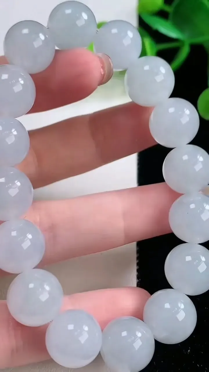 天然A货翡翠圆珠手串，尺寸12-16颗，重量:53.32g11月26日
工厂直销收藏佳品,种好水足，色泽均匀，有种有色，上手高大气！