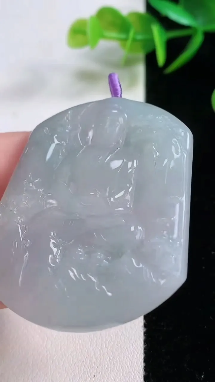 天然A货翡翠山水大日如来吊坠，尺寸50.4-42.5-4.9，重量:24.04g
11月26日