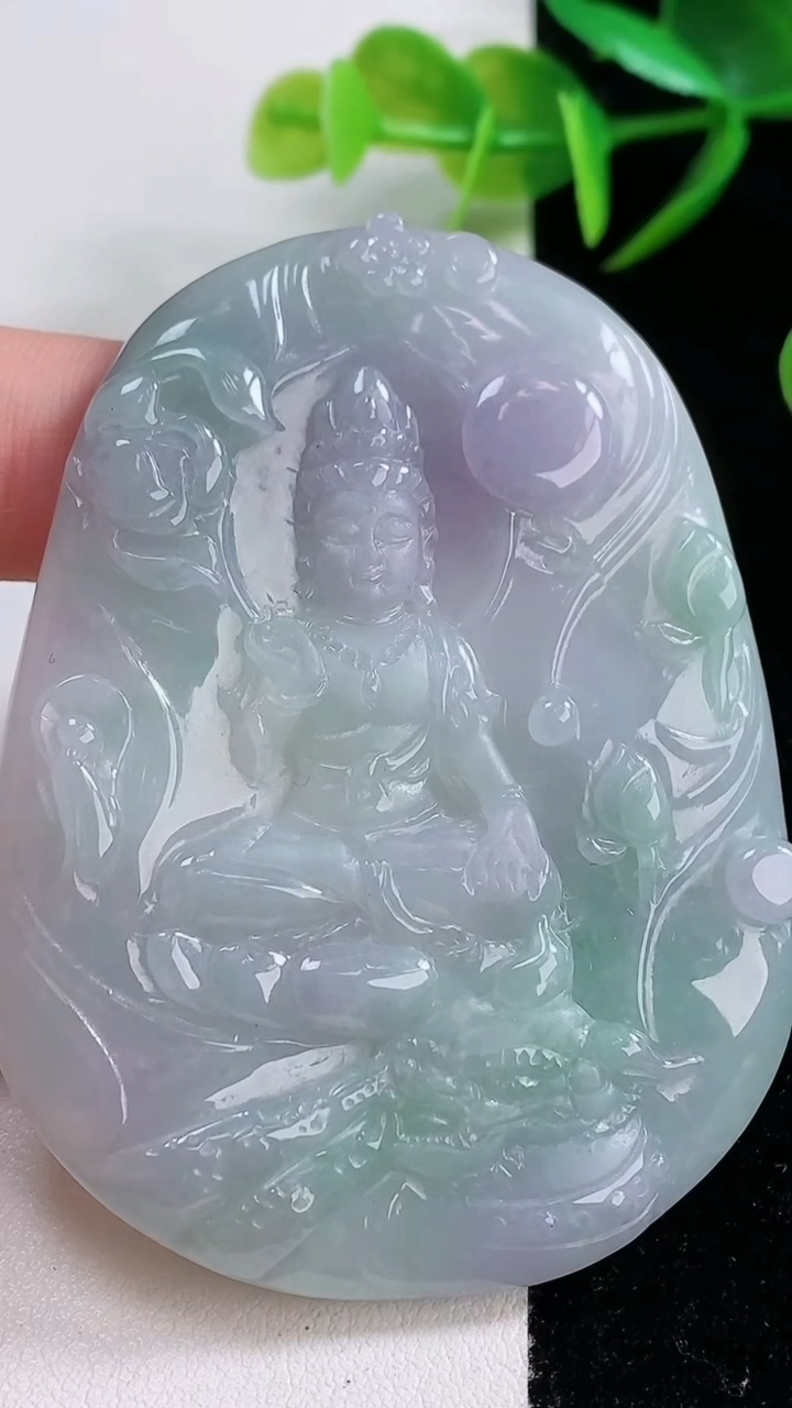 天然A货翡翠春带彩紫罗兰文殊菩萨吊坠，尺寸67.5-51-6，重量:42.92g
11月26日